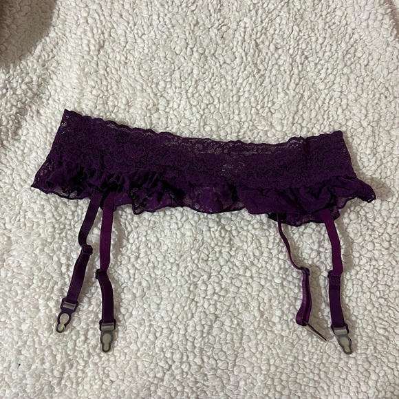 Victoria’s Secret garter belt - Picture 4 of 5